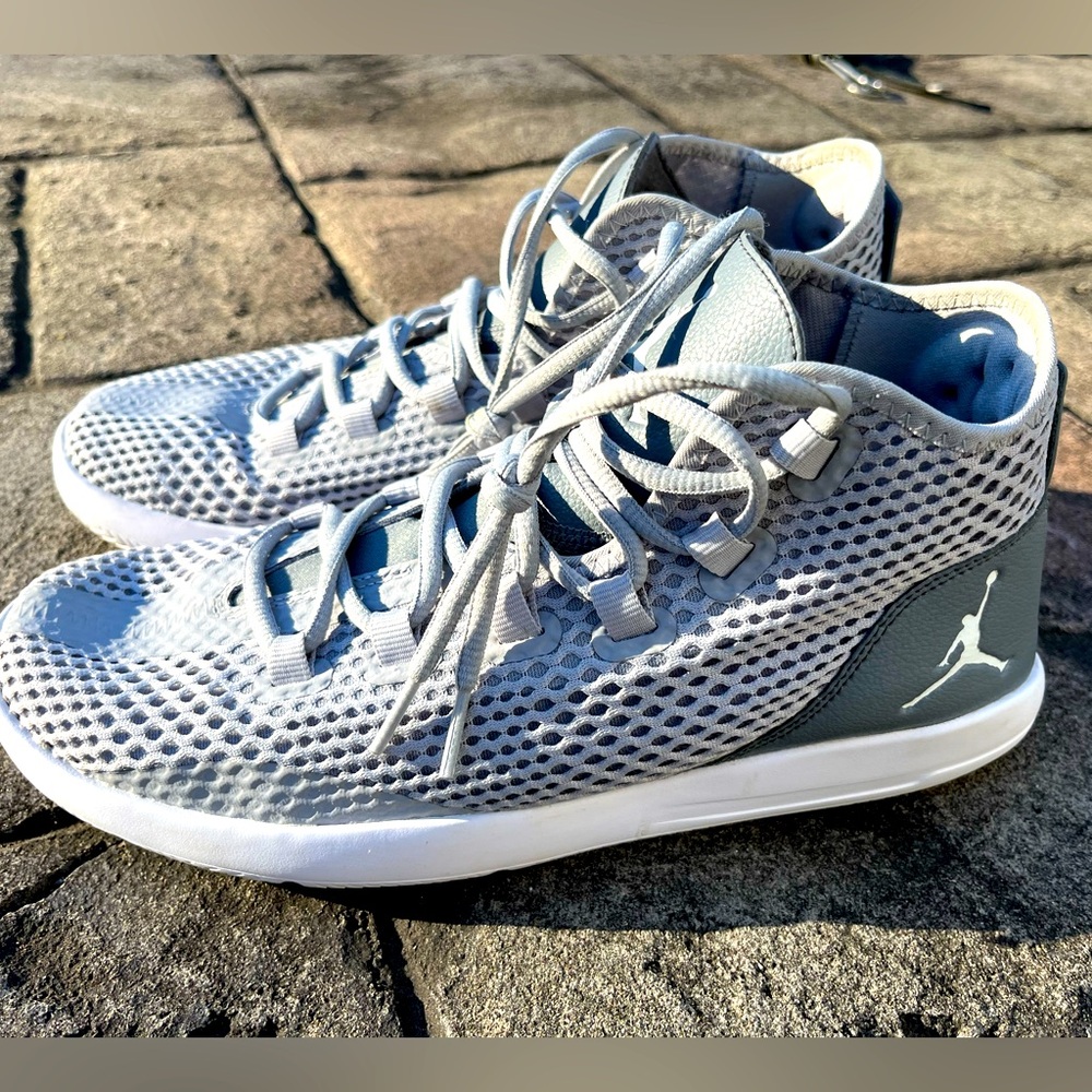 Nike Men’s Air Jordan Reveal Sneakers 10.5 Wolf Grey Mesh Great Condition